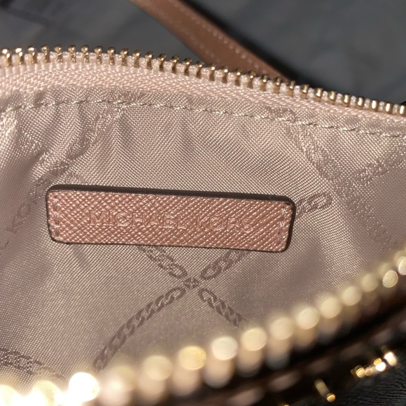 Michael Kors Rose Gold Wrsitlet - Picture 3 of 3